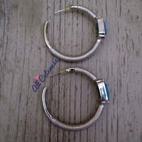 🎀 3 x $15: (NWOT) Hoop Earrings - Picture 2 of 5